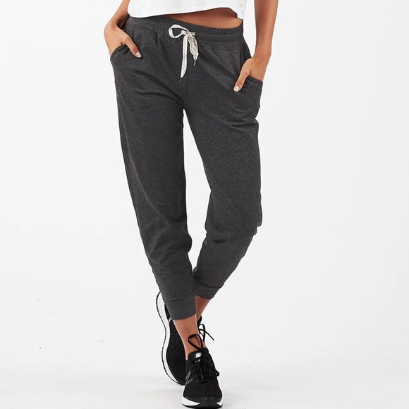Vuori Pants - Vuori Performance Joggers in Charcoal Heather